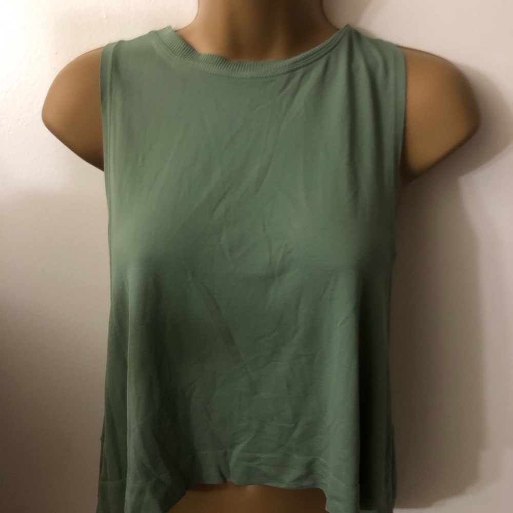 Green muscle crop top